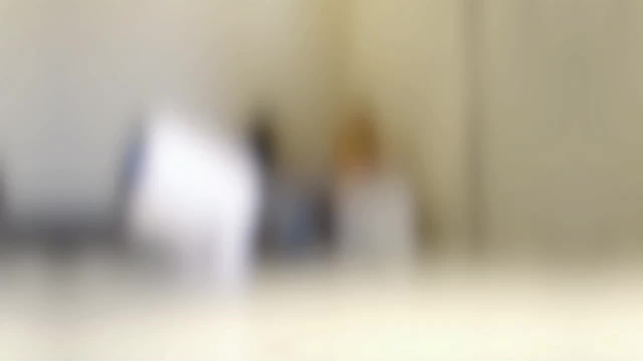 Nuvien Tragbarer 4K Smart-Projektor